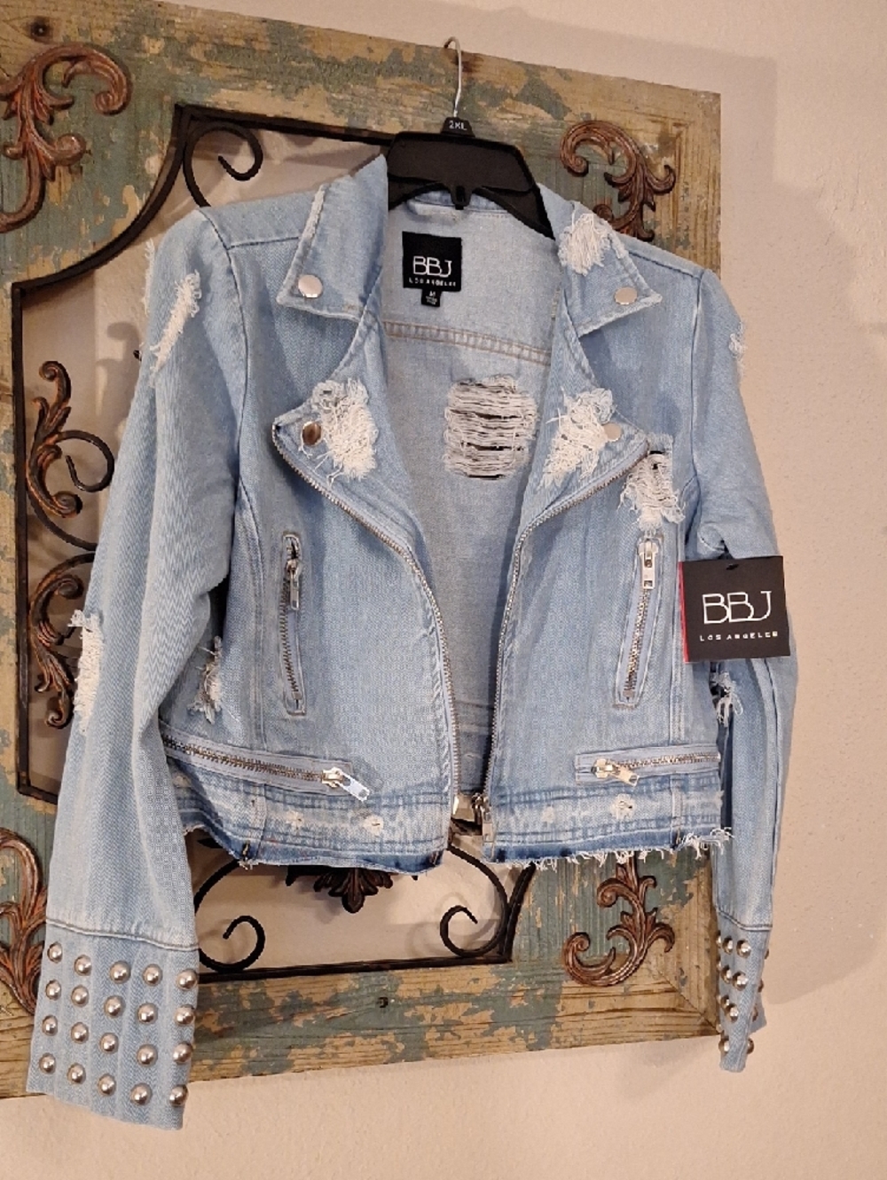 Light Blue Distressed Cropped Denim Jacket with Studded Cuffs. NWT Size Medium - Picture 9 of 16